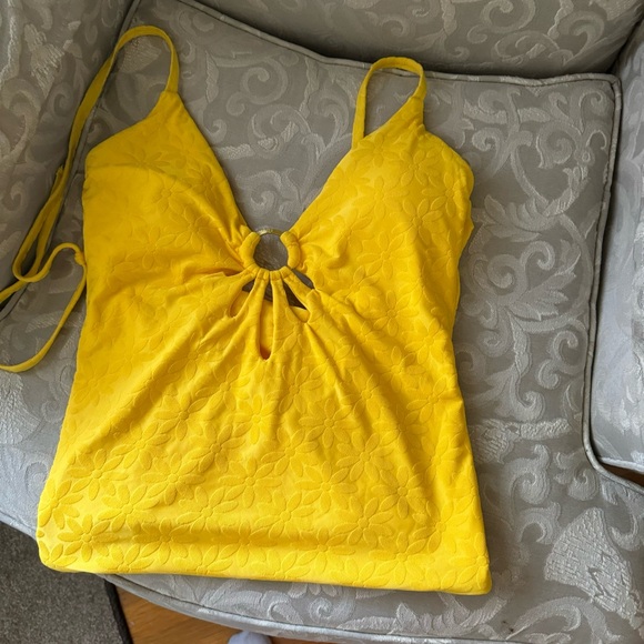 NWT Trina Turk yellow Daisy, one piece swimsuit - Picture 5 of 6